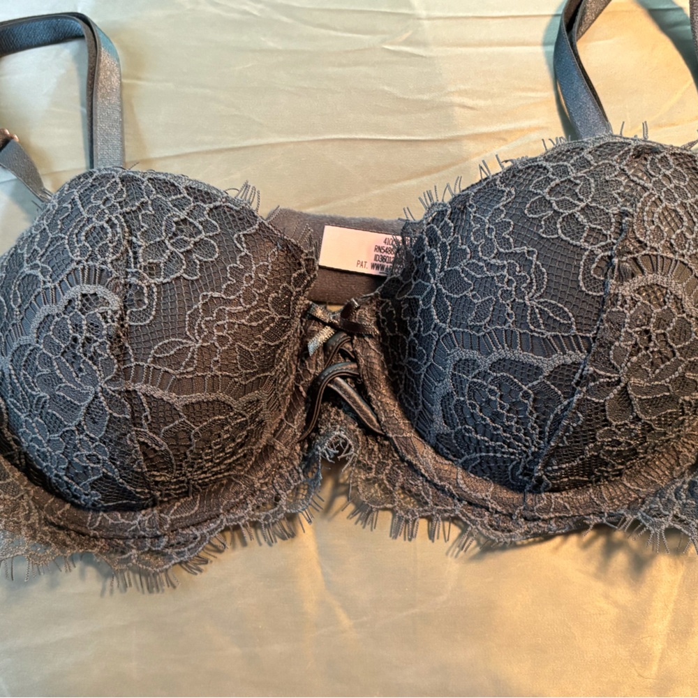 Victoria’s Secret Dream Angels Lightly Lined Lacy Demi Bra. New W/ Tags. 34 A.